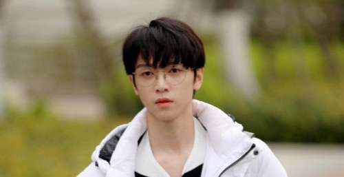 创造营选手被曝脚踏两只船，与多人保持暧昧关系，连夜公关道歉