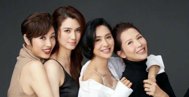 蔡少芬夫妇聚餐被偶遇，淡定吃面不理，女方瘦到青筋突起