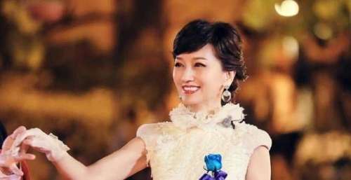 这几个中年女人站在一起，震惊了所有人！