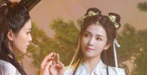 新剧《长月烬明》今日开机最新路透照，罗云熙白鹿以古装造型惊艳亮相