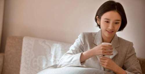 唐艺昕演技太拉胯了，台词好像背书，别人是生活剧她是偶像剧