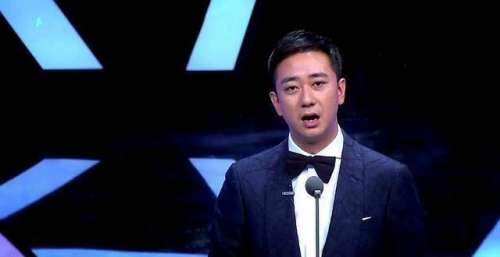 狂扇耳光500次，被家暴到患抑郁症的王自健，如今怎么样了？