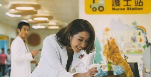 钟嘉欣：在演艺人生和为母之路上，学会欣赏和爱惜自己