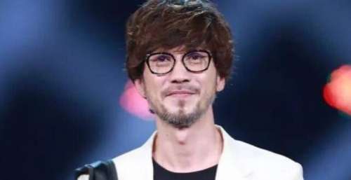 谁说周传雄过气了？已经52岁的他，依旧是歌手顶流！
