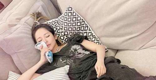 萧亚轩做手术拒打，脸受伤后仍未痊愈，称与黄皓关系很难形容