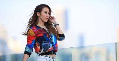 谁能想到这首歌已经20多年了？李玟唱跳效果拉满，现在听依旧时髦