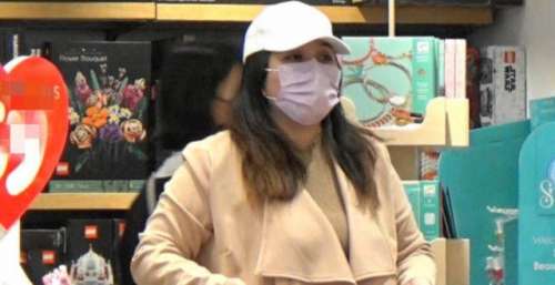 生了赌王长孙的“平民”奚梦瑶，逛街排场还比不上何超盈2岁女儿