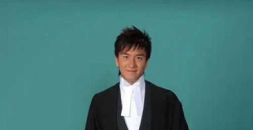 被TVB耽误的男神，苦熬20年终于上位，43岁有一个抹不去的“痛”