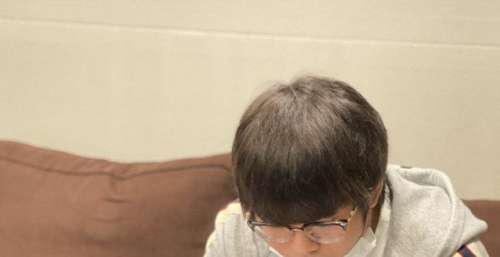 JDG队长Lvmao晒照引热议，LPL“歌神”回归！粉丝：这是要出道？