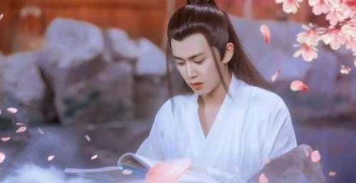 任嘉伦待播剧《与君初相识》的摸头杀太甜蜜，心动期待已久的
