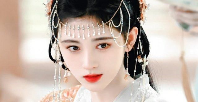 鞠婧祎 耳朵后面的头发