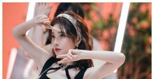 冯提莫也会跳女团舞，这次被夸得没边了，唱跳歌手没跑了