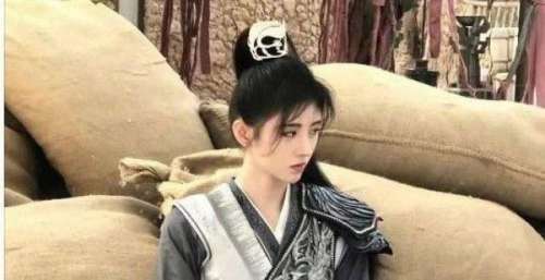 鞠婧祎女将军造型曝光？再现半永久妆容，网友：这是去参加漫展吧