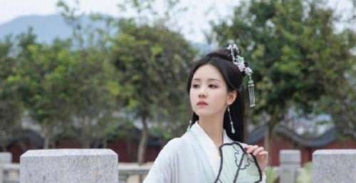 陈都灵参演新剧《长月烬明》，造型美出新高度，为何给白鹿作配？