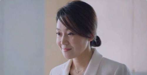 《突围》口碑低开高走，石红杏咸鱼翻身，闫妮变脸式演技获好评