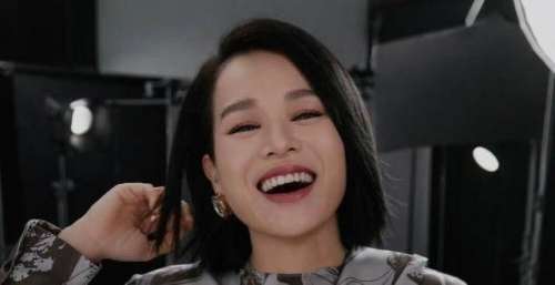 《导演请指教》有人倚老卖老，有人投机取巧，只有1人全程尴尬