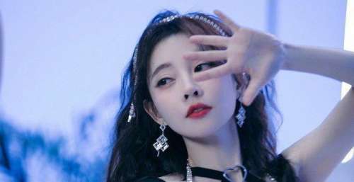 冯提莫新歌《窥》风靡全网！佛系少女的成长之路