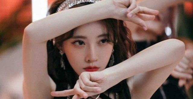 冯提莫《窥》大字报出炉，动感音乐引歌迷狂欢，MVb站热榜第一