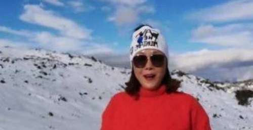 55岁田震在国外晒美照！