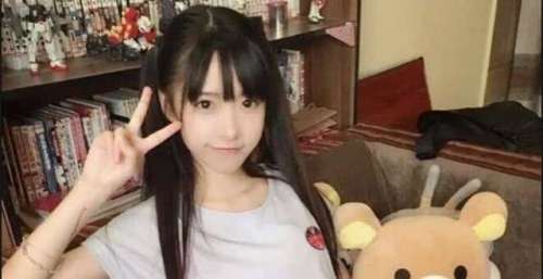 因一张照片走红网络，拒绝富豪追求的剪刀手女神，如今怎样了？