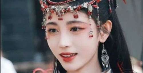 她从小透明到“半永久”公主，立志做“花瓶”，越骂她越自信？