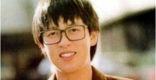 24年前张雨生离世，葬礼上几次哭到昏厥的女孩，如今早已一代天后
