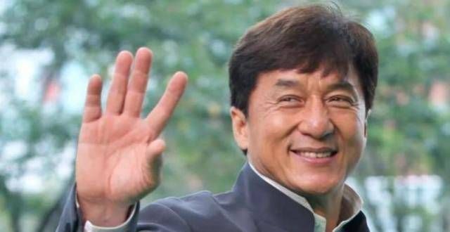 成龙的大片开机！班底豪华到不行，却因两位“关系户”遭骂声一片