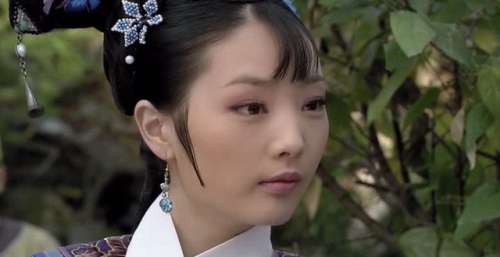 甄嬛传里的龙套演员，颂芝年轻时好清纯，妙音娘子真是酱油专业户