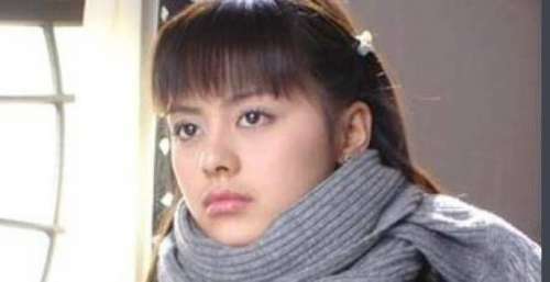 长得像宁静，又像阿娇，演了41次女主角，就是不红