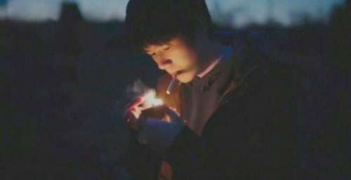 刘昊然点烟镜头被热播后！刘信达呼吁：希望宣传戒烟，别再点烟了