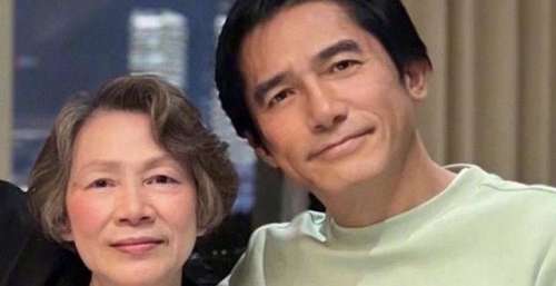 刘嘉玲晒全家福为妈妈弟弟庆生，梁朝伟和丈母娘罕见同框关系融洽
