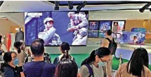 电影《长津湖》在香港公映，市民：这是最好的国民教育课
