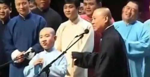 德云社最独特的能力，将舞台翻车事件演绎成经典搞笑片