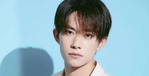 网综嘉宾因长相引热议，被称为“浙大易烊千玺”，并且是千玺男粉