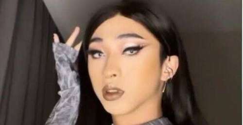 伊能静儿子再晒女装照？穿连衣裙与好友自拍，外籍男生腿毛抢镜