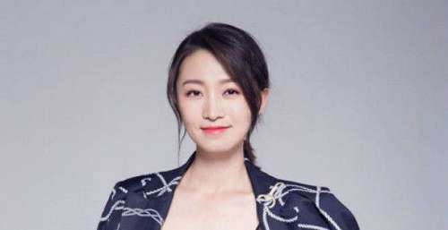 演员王婧蕊跨界导演首部作品《世界欠你的哥哥们》坦言会继续努力