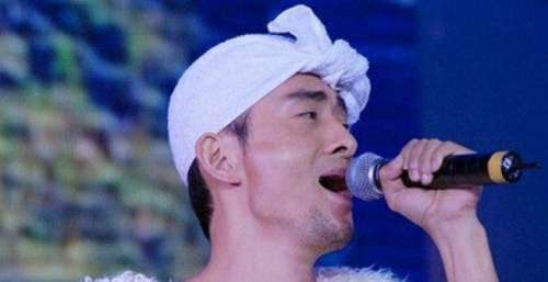 “草根歌王”阿宝：真实身份被揭穿，成也放羊娃败也放羊娃