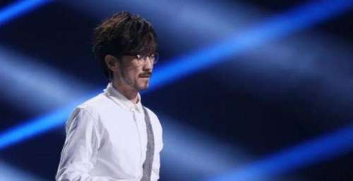 情歌教父52岁街头卖唱：人生太多意外，但我未辜负自己的天赋