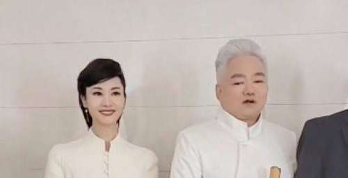 星光大道总决赛群星云集，85岁李明启站c位，杨洪基阎维文耳语