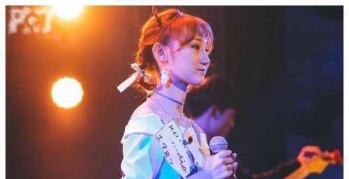 网红遇到歌手有多尴尬？凝暴唱功，汪苏泷差点被女主播带跑
