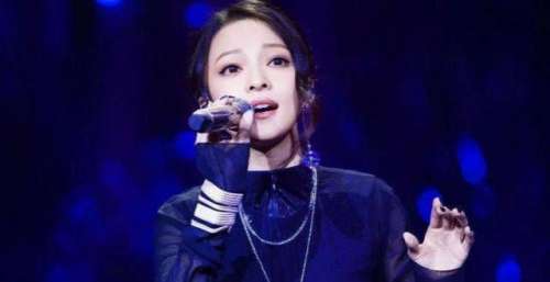 张韶涵在逆境中成长，改写了自己的结局，即使众叛亲离也没有倒下