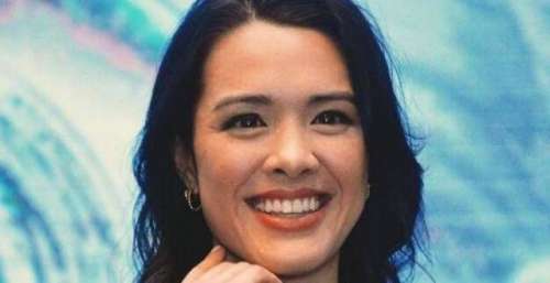 钟丽缇23岁女儿参加选美比赛，身材微胖满脸雀斑，仍旧自信十足