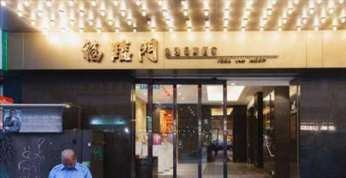 每年花几百万在酒店吃饭，花几千万保养飞机，他才是真正的有钱人