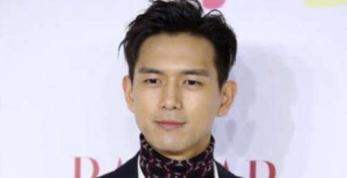 隔着屏幕都感受到baby的无奈，李现多次“助攻”让她站前男友陈伟霆旁边