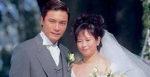 罗嘉良为娶苏岩，与相伴28年丑妻离婚，如今怎样了？