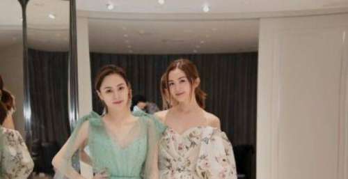 Twins“慈善芭莎夜”合体 穿闺蜜礼服出席活动感情好