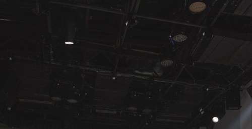 在宁波老外滩偶遇“爱情独角戏”，话剧《阿司匹林》很受欢迎