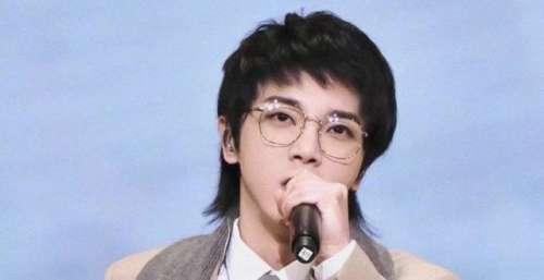 华晨宇演唱会采访日视频曝光，首做总导演，透舞台设计像家一样