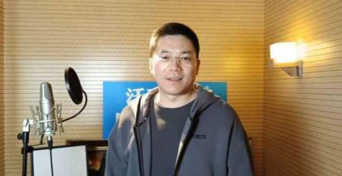 小伙儿送妻子浪漫情歌，在沃石唱片唐山录音棚唱《只要有你》