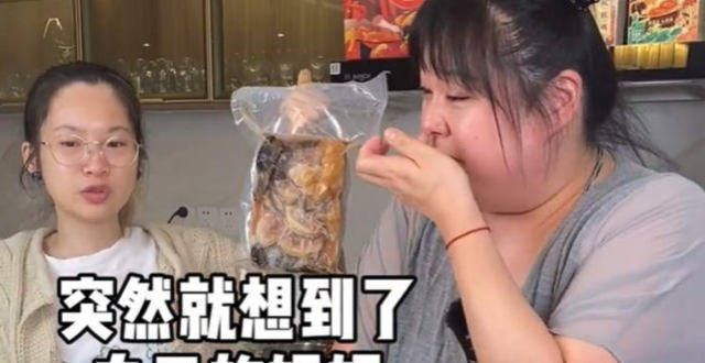 37岁女星直播时崩溃大哭，直呼想家想妈妈，助理冷漠行为惹众怒